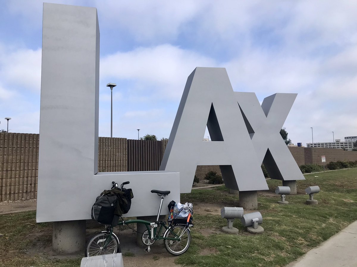 kayruun's tweet photo. @claw789 @schneider I’ve done it twice. So far so good. Used the Dimpa bag and checked it. First pic shows the seat post poking out of misaligned zipper when it arrived at baggage claim in Seattle, but the bike was fine. https://t.co/77R81y4MYb