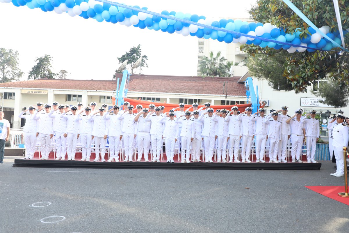Ziya Kalkavan Mesleki ve Teknik Anadolu Lisesi 2023 dönemi öğrencilerimizin mezuniyet töreni Kaymakamımız Önder Bakan ve Müdürümüz Özcan Türkoğlu'nun katılımlarıyla gerçekleştirildi.