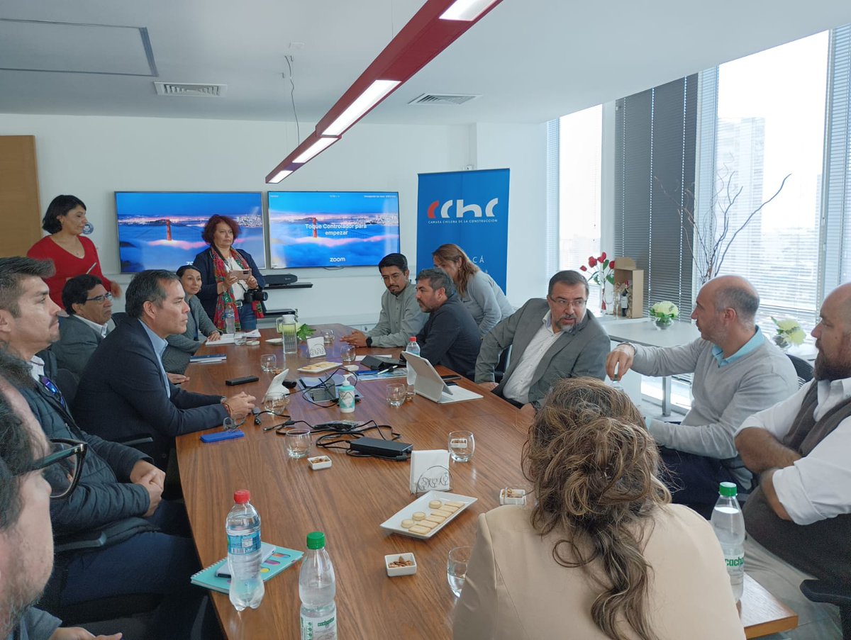 CChC_Tarapaca's tweet image. Hoy | Compartimos registro del nuestra participación en reunión convocada por la DITEC, en la cual se explicaron las modificaciones realizadas en el Decreto Supremo relacionado con los proyectos habitacionales con subsidio DS Nº 49 en Alto Hospicio.