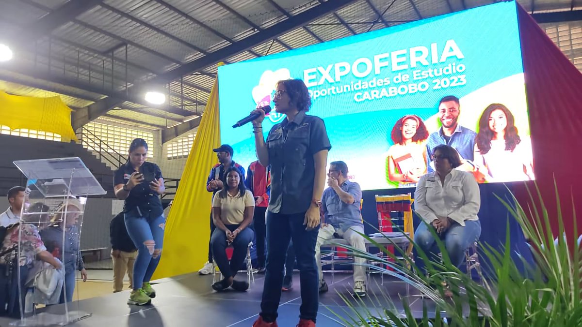 MagaGutierrezV's tweet photo. En compañía del gobernador @rafaellacava10 compartimos con la juventud patriota en la Expoferia de Oportunidades de Estudios Universitarios del estado #Carabobo #JuntosPorCadaLatido @NicolasMaduro @mppeduniv @sandraoblitasr @Gabrielasjr https://t.co/O6MMgZitLr