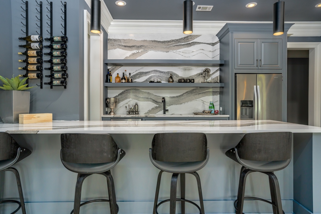 CCFFcompany's tweet photo. #throwbackthursday to this iconic basement kitchenette remodel🤤 There’s no better way to entertain than to entertain in style 🙌🏼

#basementgoals #basementinspo #basementdesign #basementbar #kitchenette #basementremodel #homeremodel #beforeandafter #basementbeforeandafter https://t.co/B1QSu6bFqI
