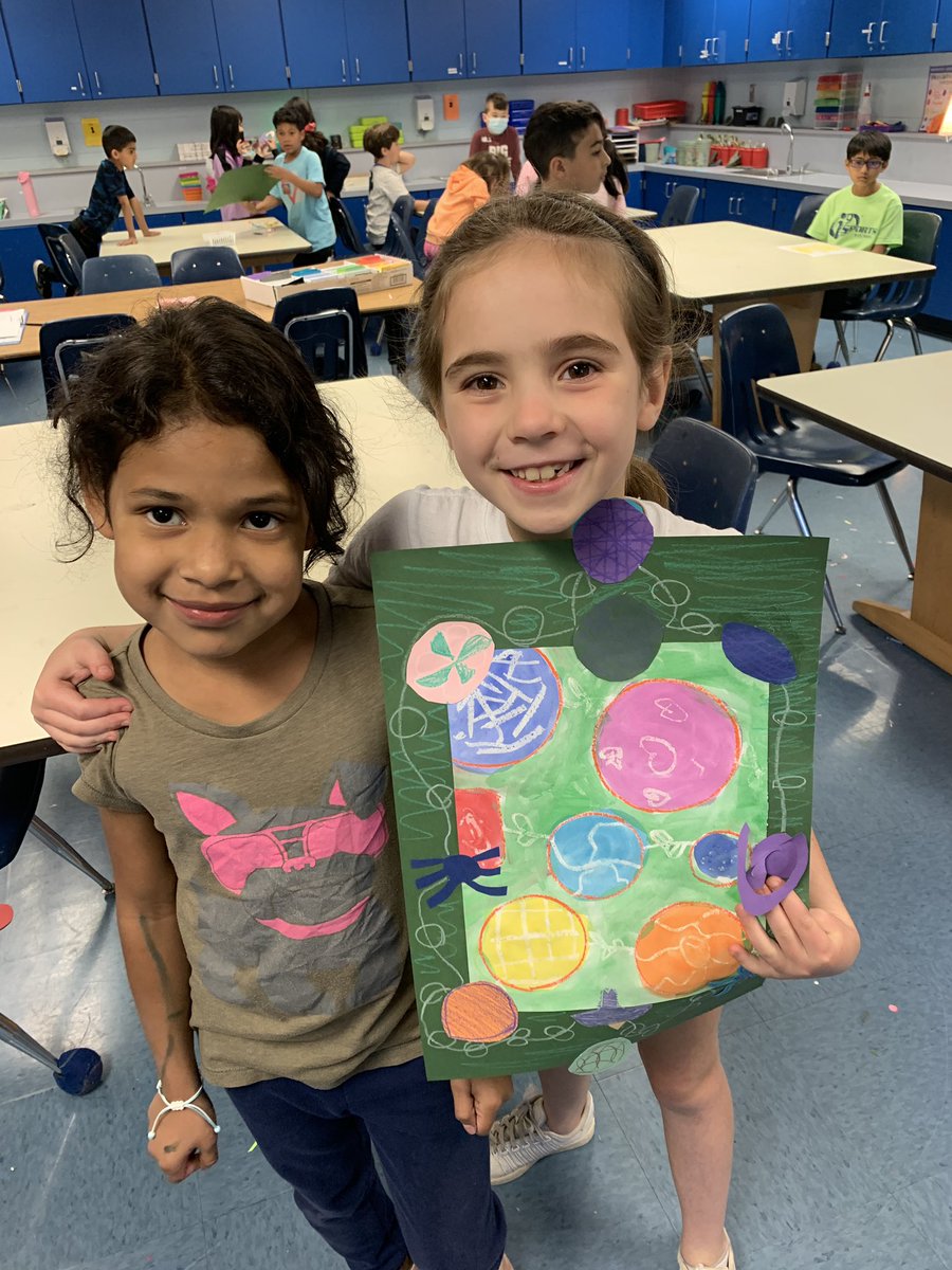 Beautiful 🤩 flowers by second grade today - drawing, collage, scissors and glue #arteducation