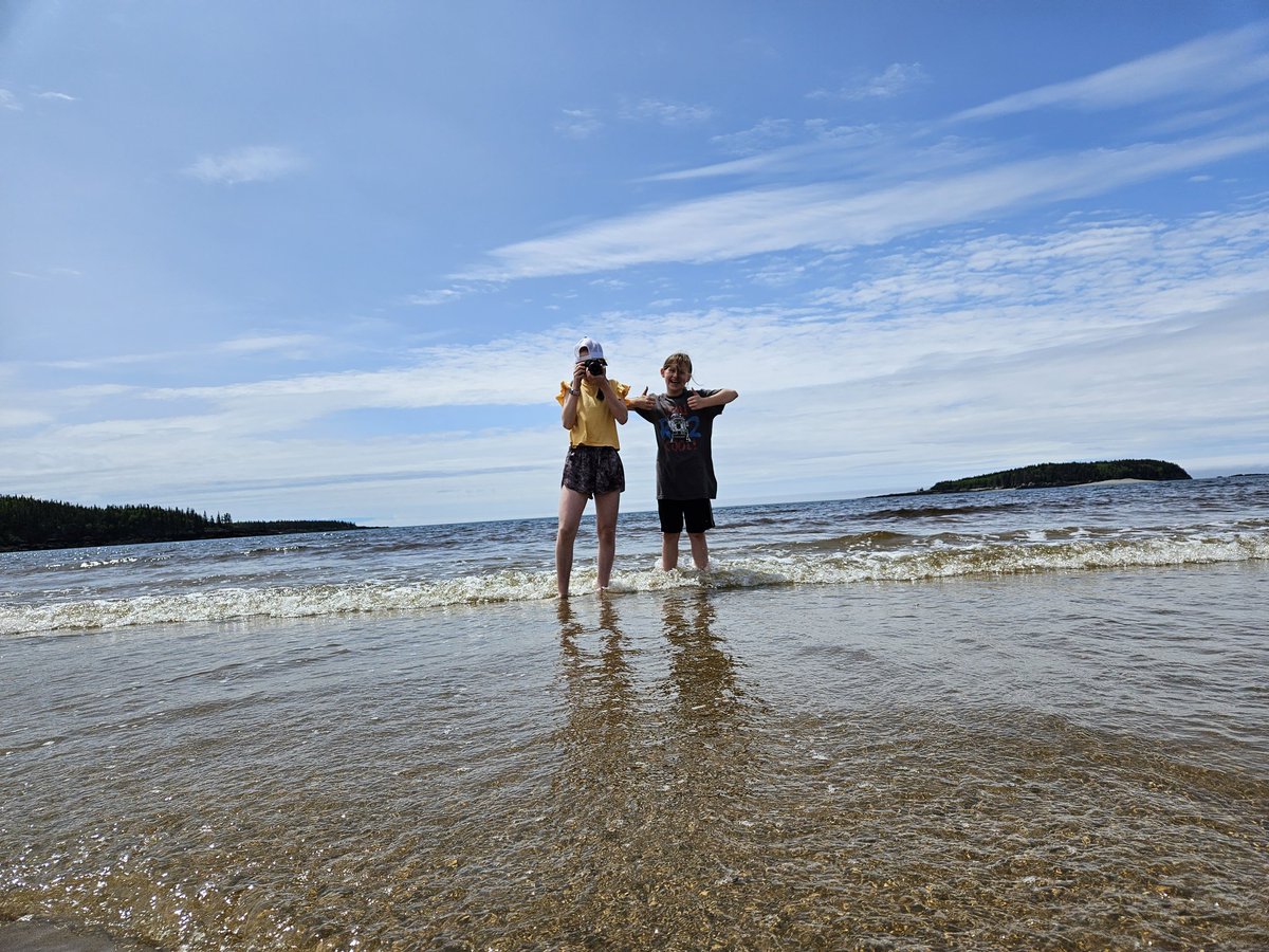 Is there anything better than releasing all worries at the ocean? Today we learned from a Parks NB guide about how to care for the ocean and life that is connected to it, & about the dangers of plastics. Then we did a beach clean up and played! @ExploreNB @KingsclearCS @ASD_West