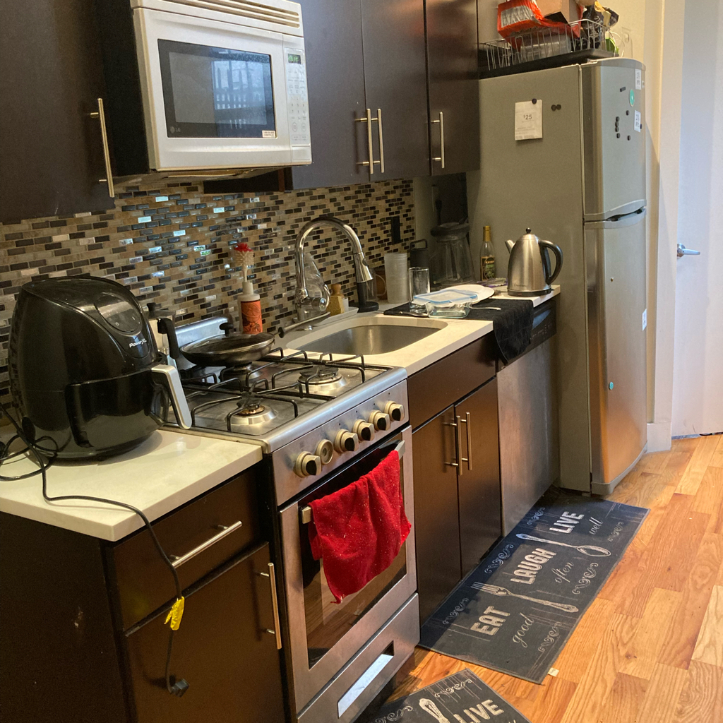 🗽🏙️ Hey New Yorkers, are you looking for a spacious and stylish room to rent? Look no further! Check out this amazing listing on Roomi! 🤩👌 Hurry before it's gone! #NYC #NewYork #RoomForRent #CityLiving #Roomi #BigApple 🍎🏢🛌 smpl.is/750q5