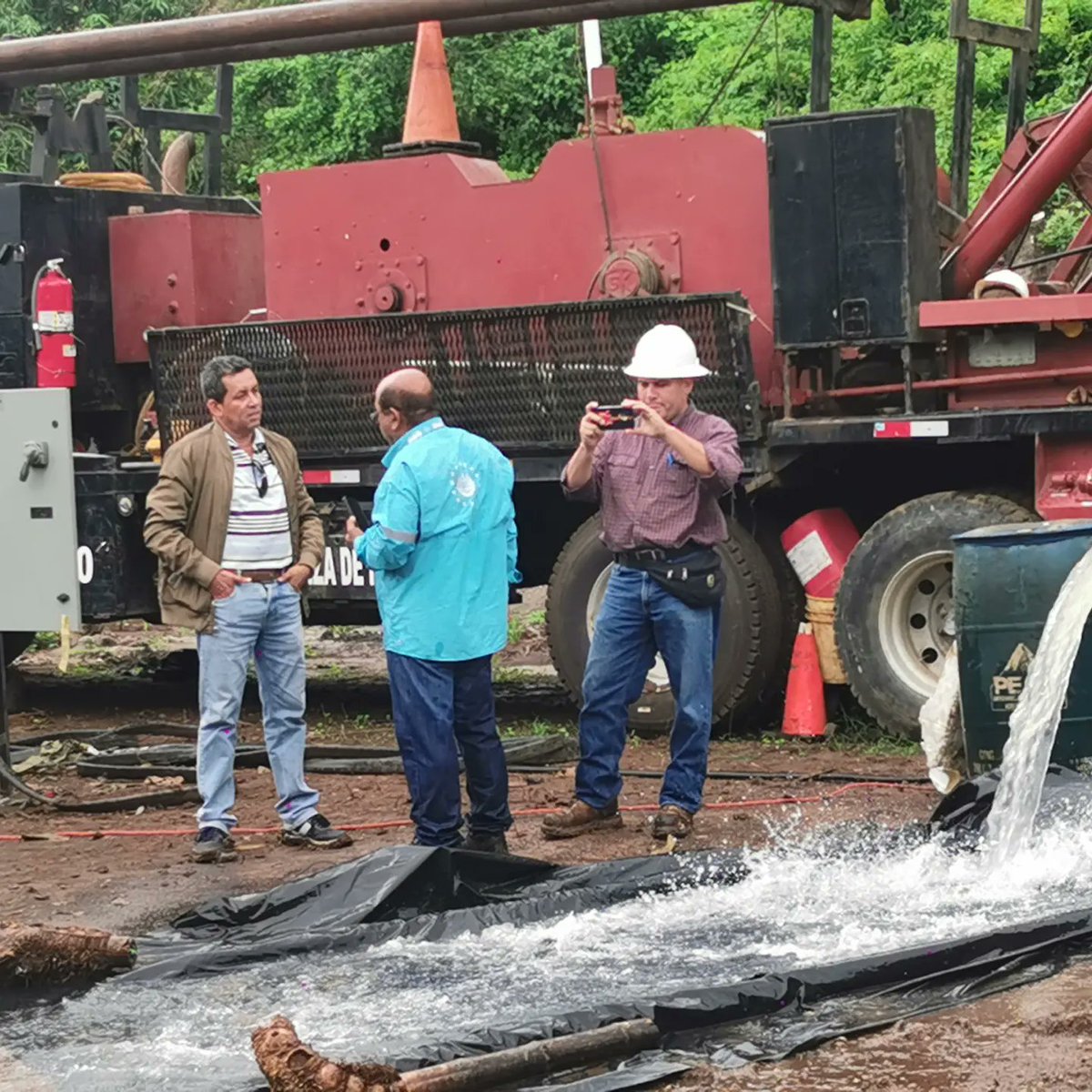 TCnelMariotobar's tweet photo. Seguimos con la segunda FASE DE AFORO, con el proyecto de agua para cantón El Ángel.

Los procesos de aforo que permiten determinar el caudal de los mismos y su capacidad de abastecimiento. Estos son un 𝐞𝐬𝐭𝐮𝐝𝐢𝐨 𝐟𝐮𝐧𝐝𝐚𝐦𝐞𝐧𝐭𝐚𝐥 para conseguir, posteriormente, https://t.co/mJYzfmVrqZ