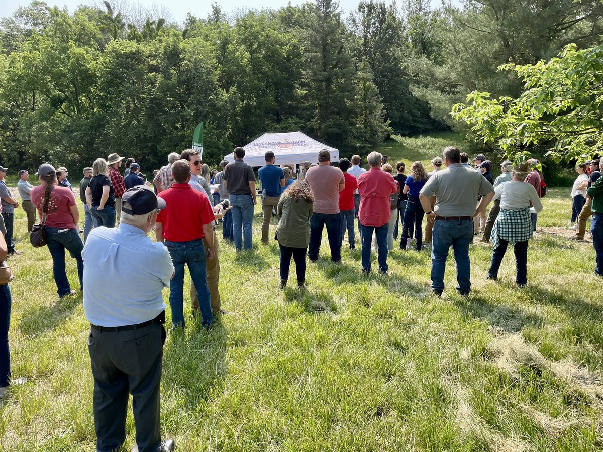 MN_DrainDrop's tweet image. Hearty thanks to @ILFarmBureau for another fantastic Field Day featuring #Bioreactors and #SaturatedBuffers. Even impressed our 🇪🇸 visitors with our Illinois soil carbon. 👍