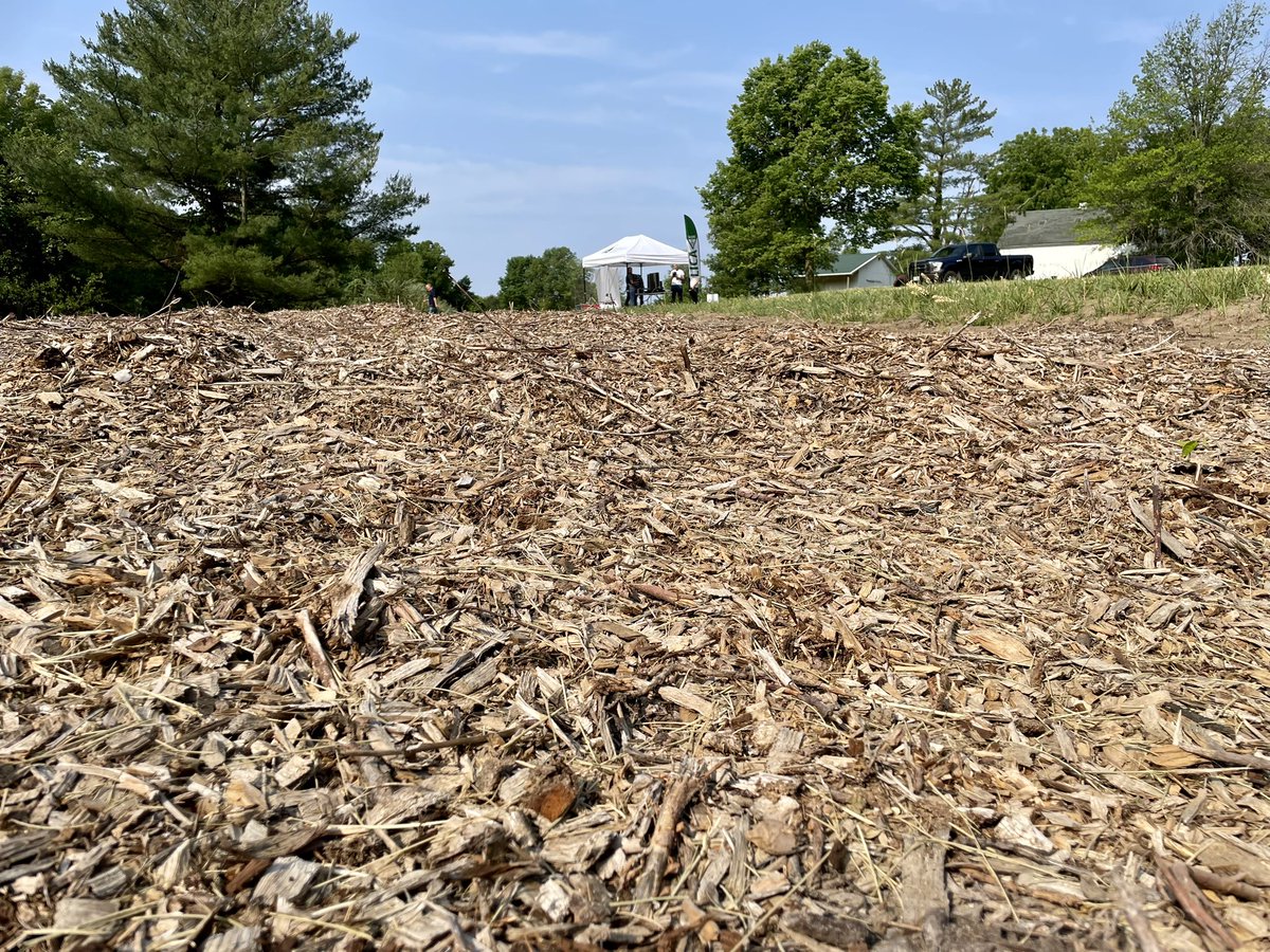 MN_DrainDrop's tweet image. Hearty thanks to @ILFarmBureau for another fantastic Field Day featuring #Bioreactors and #SaturatedBuffers. Even impressed our 🇪🇸 visitors with our Illinois soil carbon. 👍