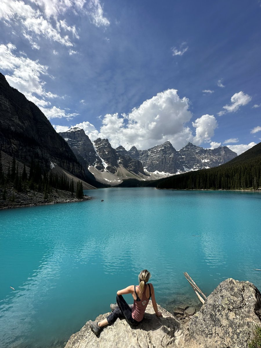 The view’s not bad. #banff #canada 🇨🇦