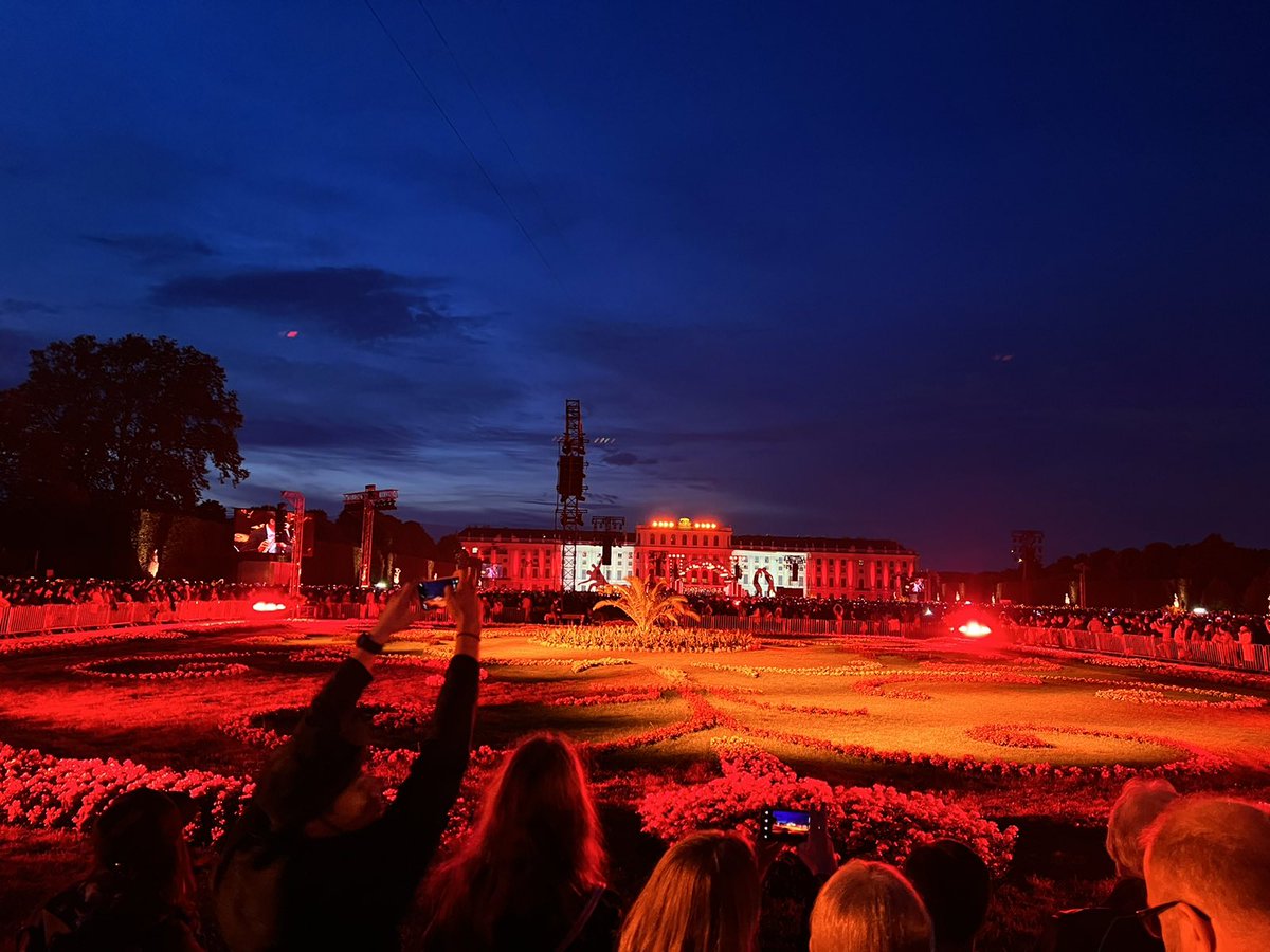 milotangelo's tweet photo. Just had the most magical night at the Vienna Philharmonic "Sommernachtskonzert 2023" in Schönbrunn. https://t.co/SBEth7C7QD