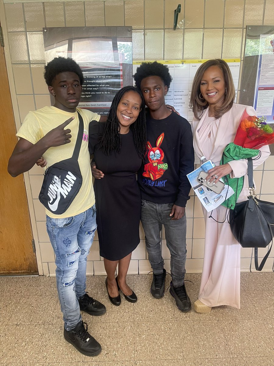 It was an honor to have <a href="/ccliffordwxyz/">Carolyn Clifford</a> and Bishop Davenport speak at our 8th grade promotion ceremony.  Both left the students with inspiring messages.  Fun fact:  <a href="/ccliffordwxyz/">Carolyn Clifford</a> attended Vernor as an elementary student!  Thank you both so much!  <a href="/Detroitk12/">DPSCommunityDistrict</a> <a href="/wxyzdetroit/">WXYZ Detroit</a>