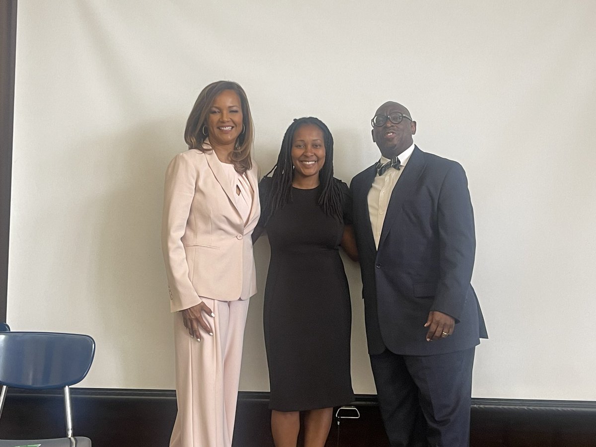 DpscdVernor's tweet photo. It was an honor to have @ccliffordwxyz and Bishop Davenport speak at our 8th grade promotion ceremony.  Both left the students with inspiring messages.  Fun fact:  @ccliffordwxyz attended Vernor as an elementary student!  Thank you both so much!  @Detroitk12 @wxyzdetroit https://t.co/C3cSvgqUrW