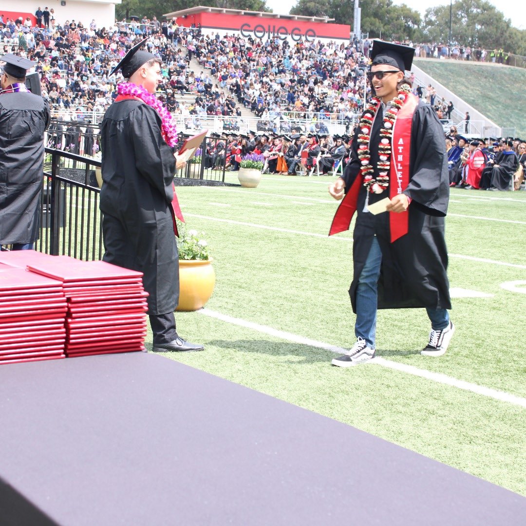 LAPCAthletics's tweet photo. Congratulations π to all of our Brahma student athletes and graduates as they embark on the next chapter of their lives. PT 2
#sfvalley #piercecollege #lapc #lapiercecollege #laccd #brahmas #studentathlete #graduation #lapierce https://t.co/ma0KZlcSga