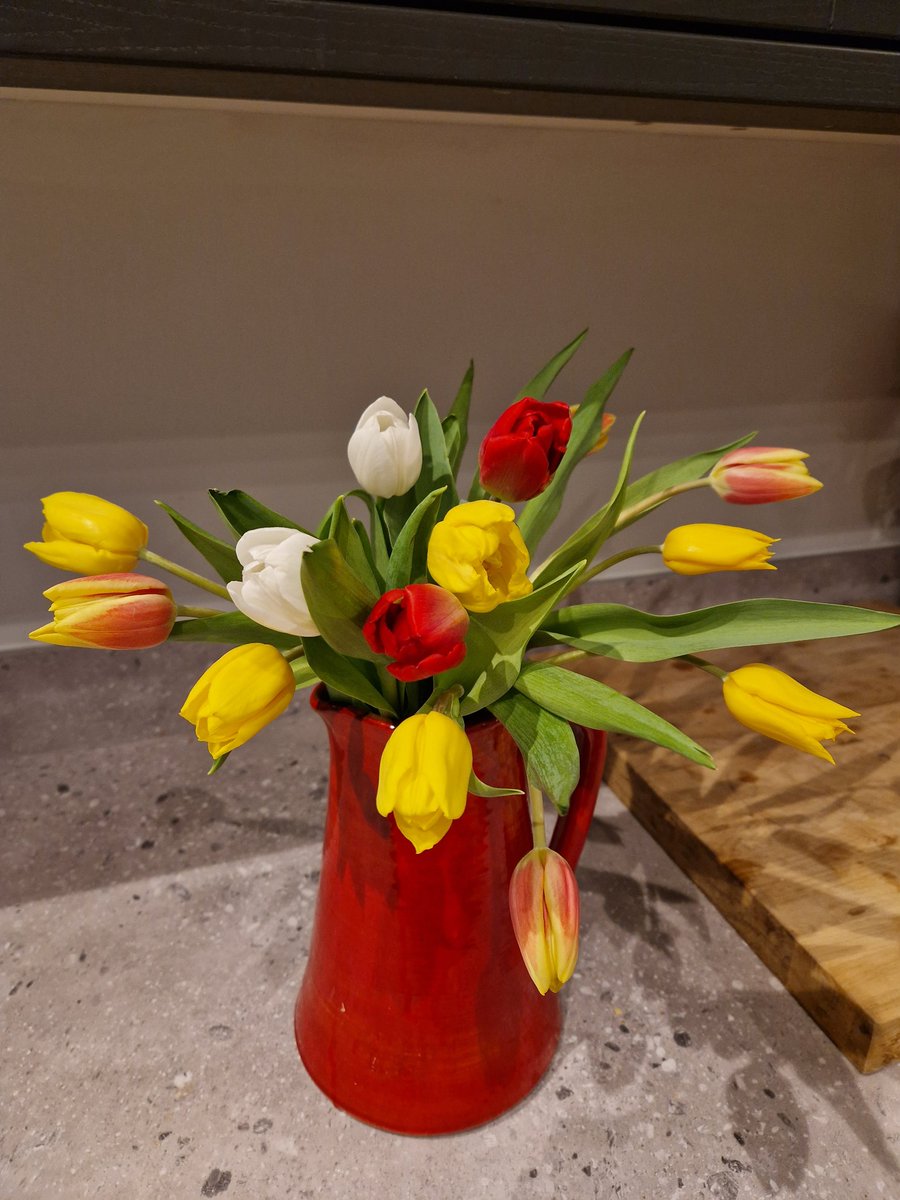 Flowers always make me smile especially when they are off someone unexpected. Thank you to one of my ward sisters today for the thoughtful gift.