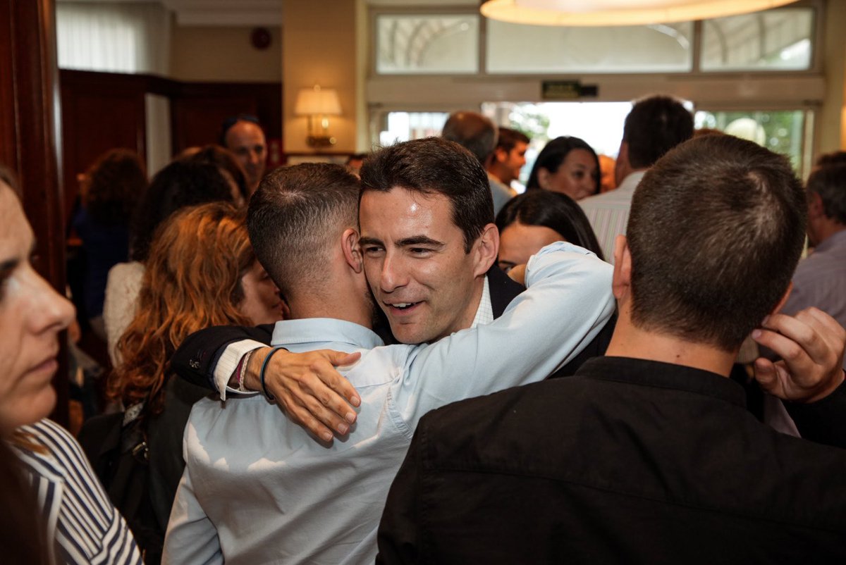 pedro_casares's tweet photo. Es un orgullo volver a encabezar la candidatura del @PSOE por #Cantabria. 

Gracias a la militancia del @PSOECantabria por su apoyo para hacerlo posible en unas listas aprobadas en el Comité Regional.

#LaMejorEspaña seguirá con un Gobierno de @sanchezcastejon a partir del #23J🌹 https://t.co/mYo5iUDL42