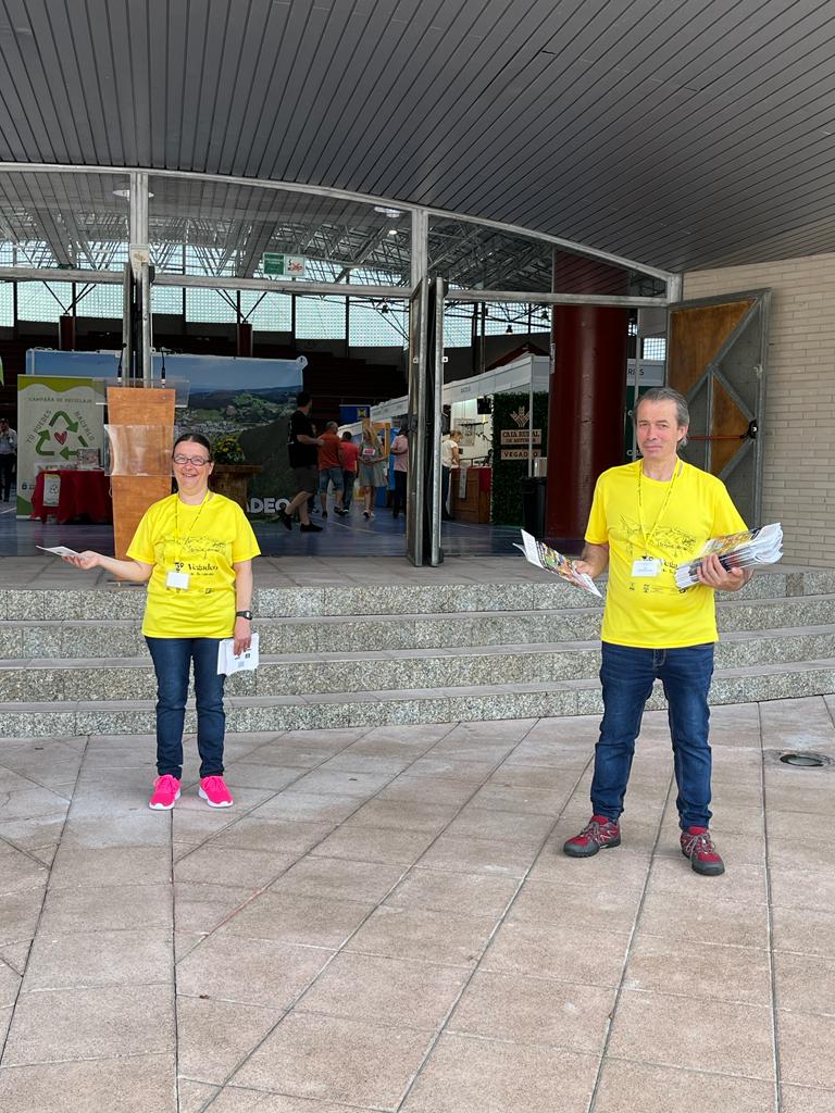 ¡Qué orgullosos estamos de Ana Belén y Luis, nuestros azafatos en <a href="/FeriaVegadeo/">Feria de Muestras de Vegadeo</a>! Estarán encantados si os paráis a saludarlos. 
#VegadeoSeMuestra #AsFerias58
<a href="/AytoVegadeo/">Ayuntamiento Vegadeo</a>