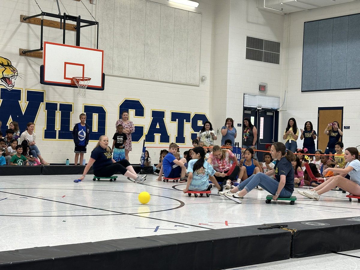 Wellerwildcats's tweet photo. We had a blast today cheering on our 5th graders and teachers during an epic tournament of scooter hockey! 🏒😁 https://t.co/GBjALecGGy