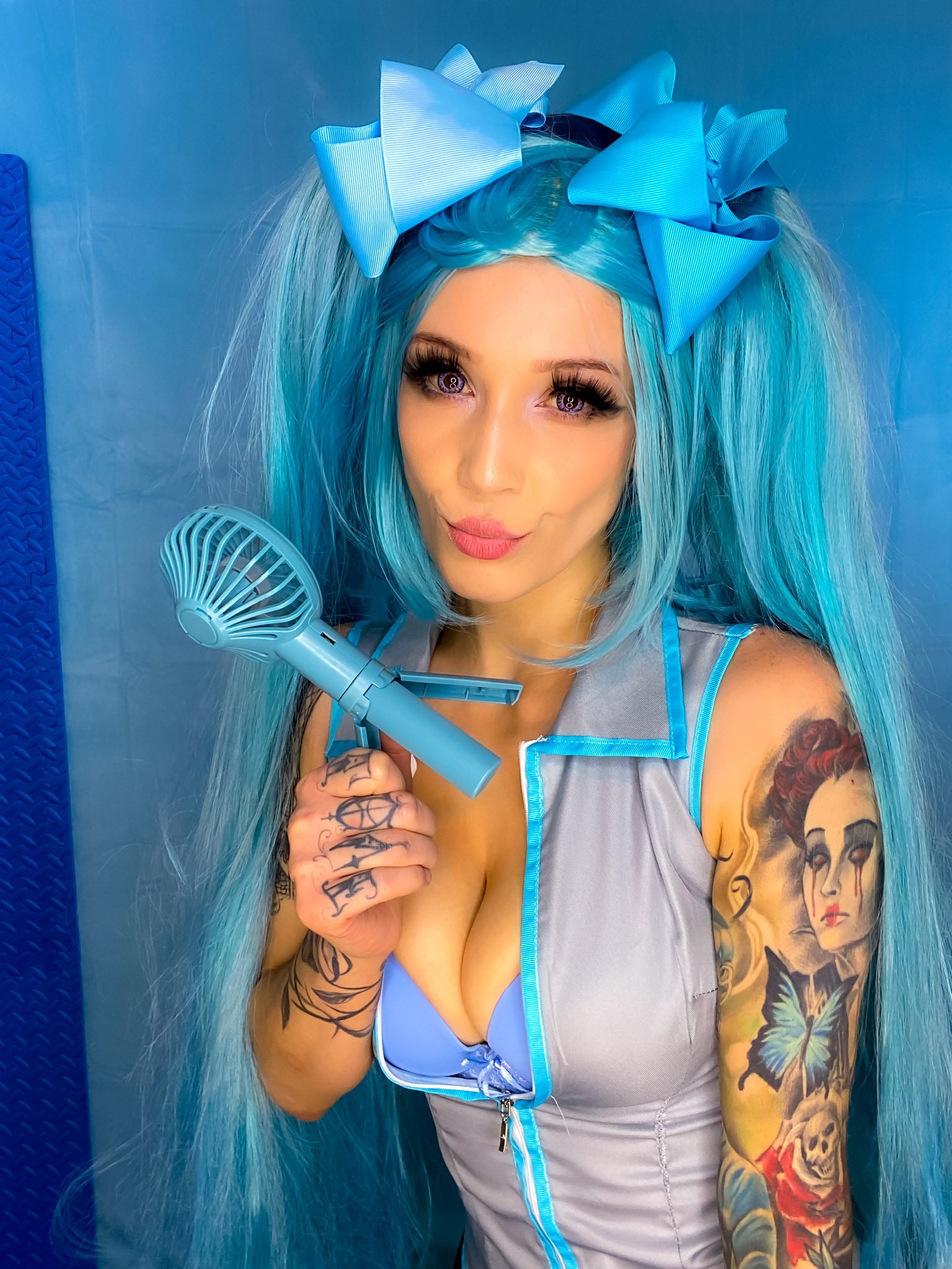 tw-pornstars-noelle-easton-onlyfans-twitter-my-ac-is-breaking