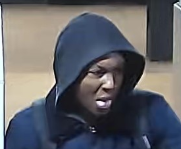 Cops searching for suspect who pushed man onto tracks at Bronx subway station
bit.ly/45UK5Jt