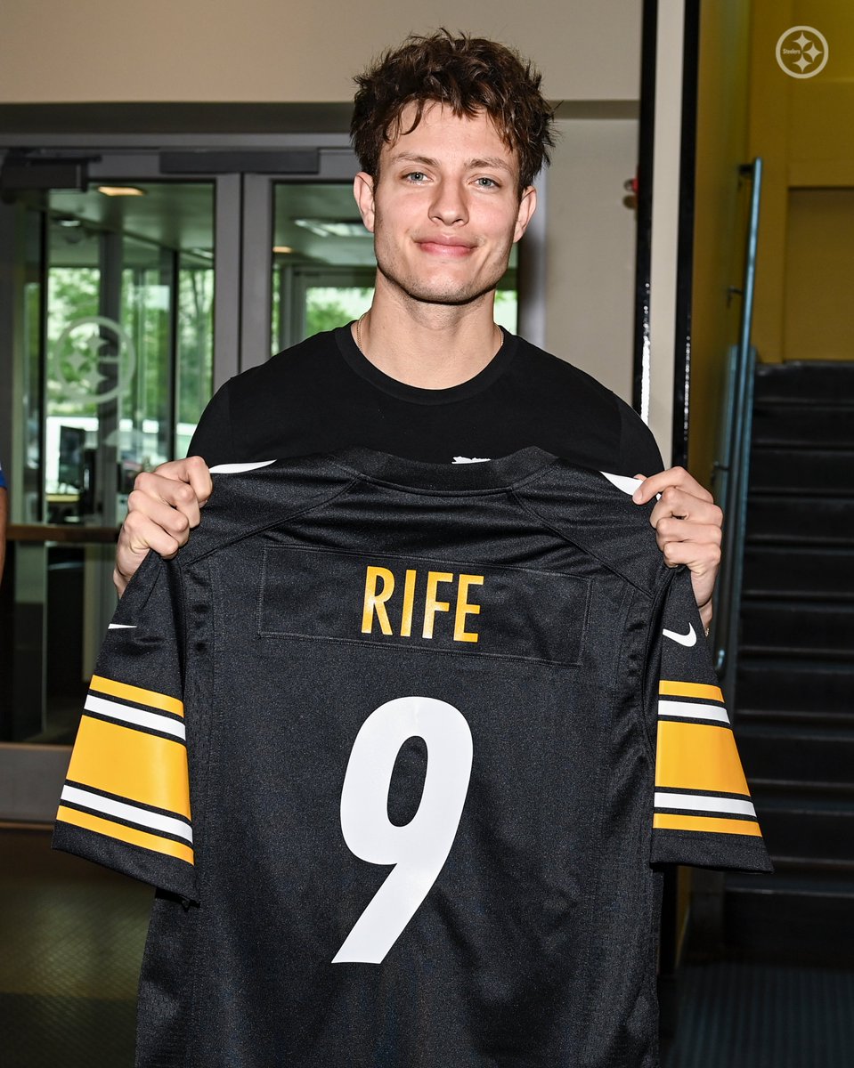 steelers's tweet image. Great to have @mattrife in the building today 🙌