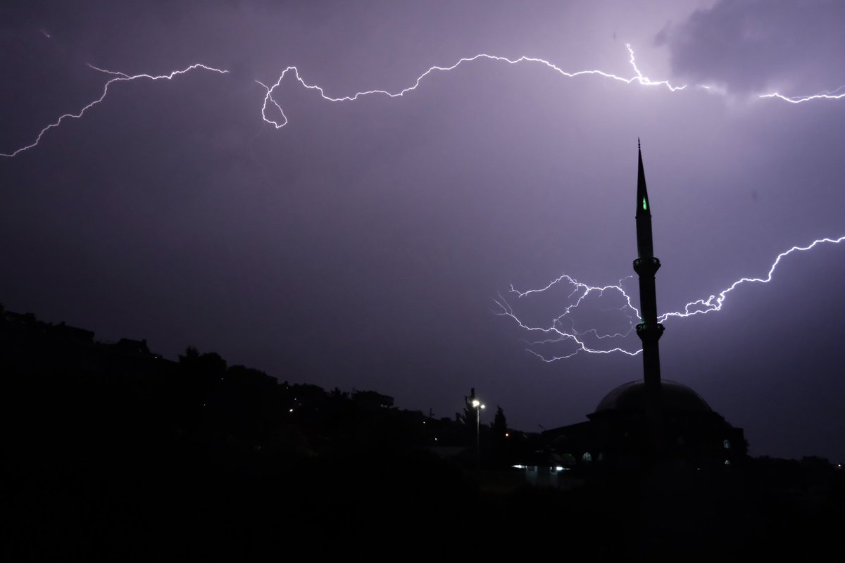 İzmir’de geceyi aydınlatan şimşekler | 8 Haziran 2023 <a href="/izmirdecevirme/">Izmir Çevirme Radar</a> <a href="/izmirgibiyiz/">izmirgibiyiz 🇹🇷</a> <a href="/izmirfotolari/">İzmir Fotoğrafları</a>