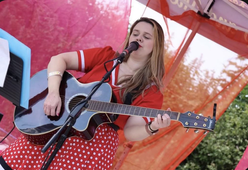 HannahRubyMusic's tweet photo. Thank you Wenfei for these photos of me performing at @WishesDevon wishfest! ❤️

#exeter #devon #singer #songwriter #music #photography #vintage #vintagefashion #hannahruby #unsigned #pop #vintagestyle #popmusic #uksinger #exetermusic #devonmusic #exetermusicians #devonmusicians https://t.co/BQmqdPSOkn