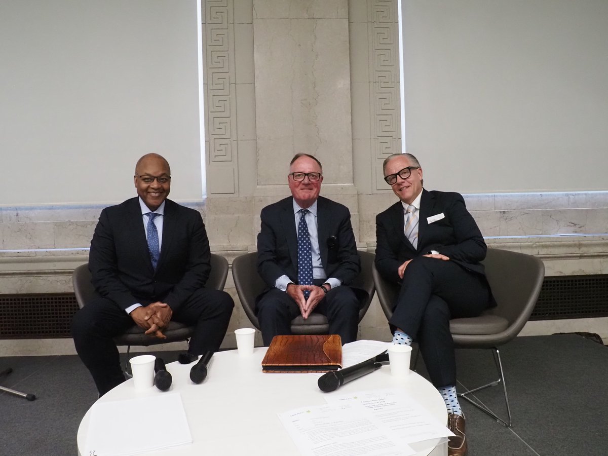 Chief Justice Bauman took part in a fireside chat hosted by @LegalAidBC with <a href="/ONCA_en/">Court of Appeal for Ontario</a> Chief Justice Michael Tulloch on Tuesday. The Chief Justices, seen with Legal Aid CEO Michael Bryant, discussed a variety of topics including their paths to the bench &amp; approaches to leadership.
