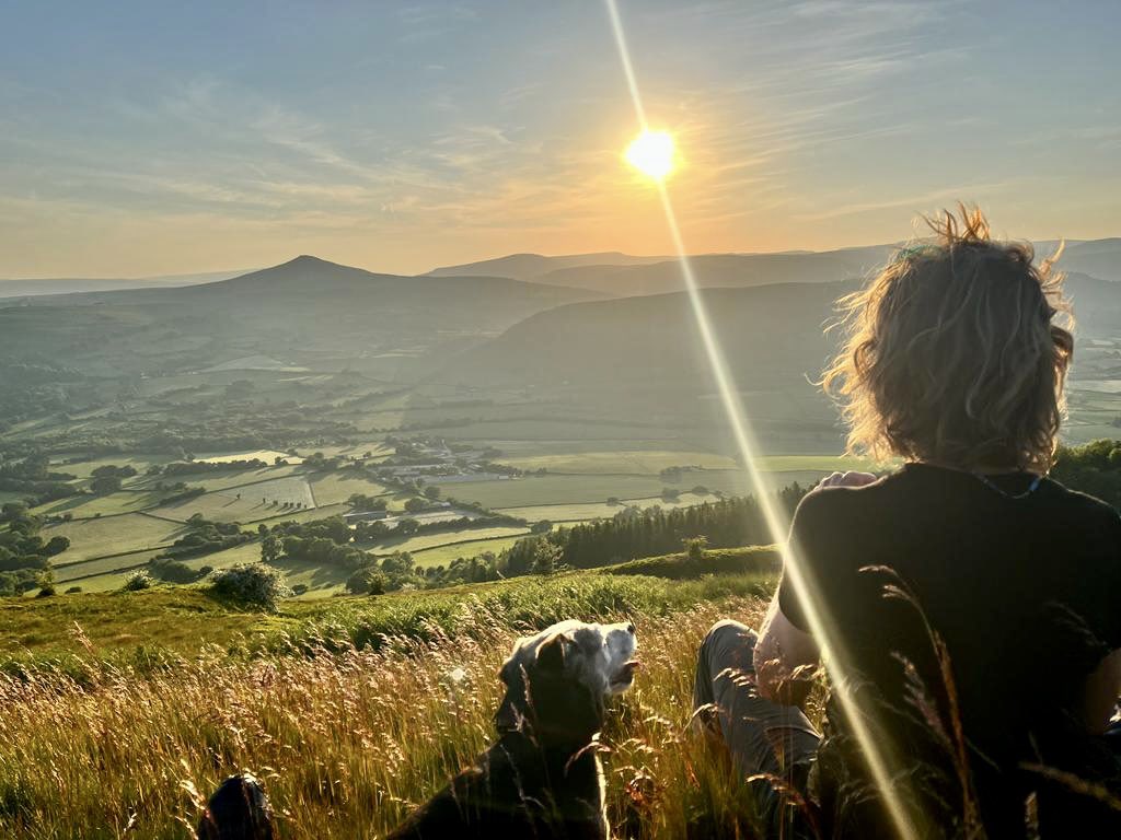 Summer nights on Ysgyryd Fawr looking across to Sugar Loaf and the Black Mountains.
Happy human and happy dogs.

#getoutside #bannaubrycheiniog #breconbeacons #skirrid