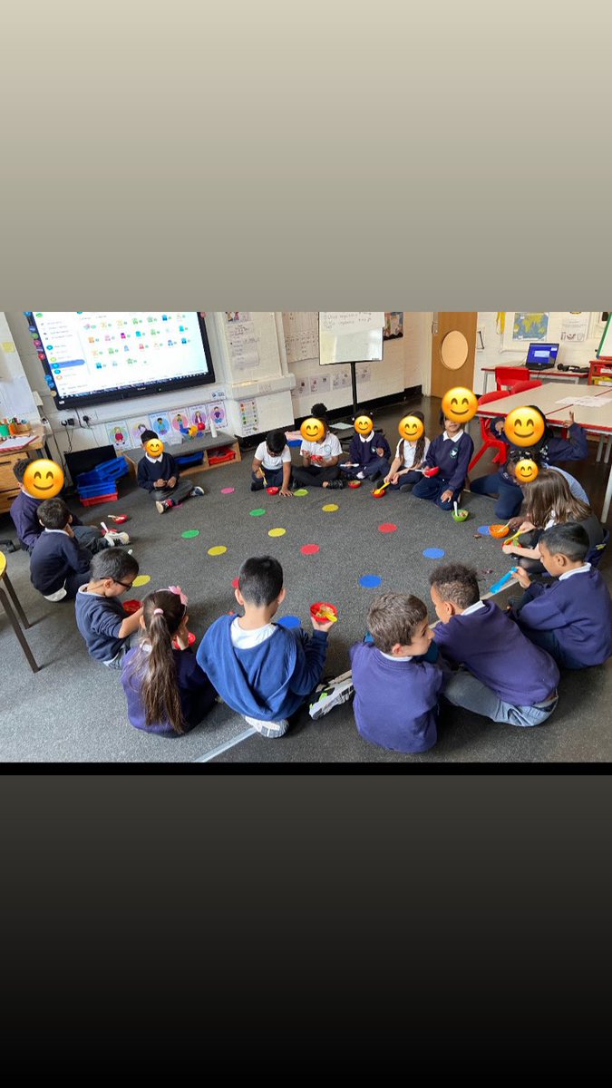 Reception and Year 1 made delicious, healthy salad to kickstart their topic on ‘Food’!  It’s safe to say they had their ‘5 a day’! 🥗