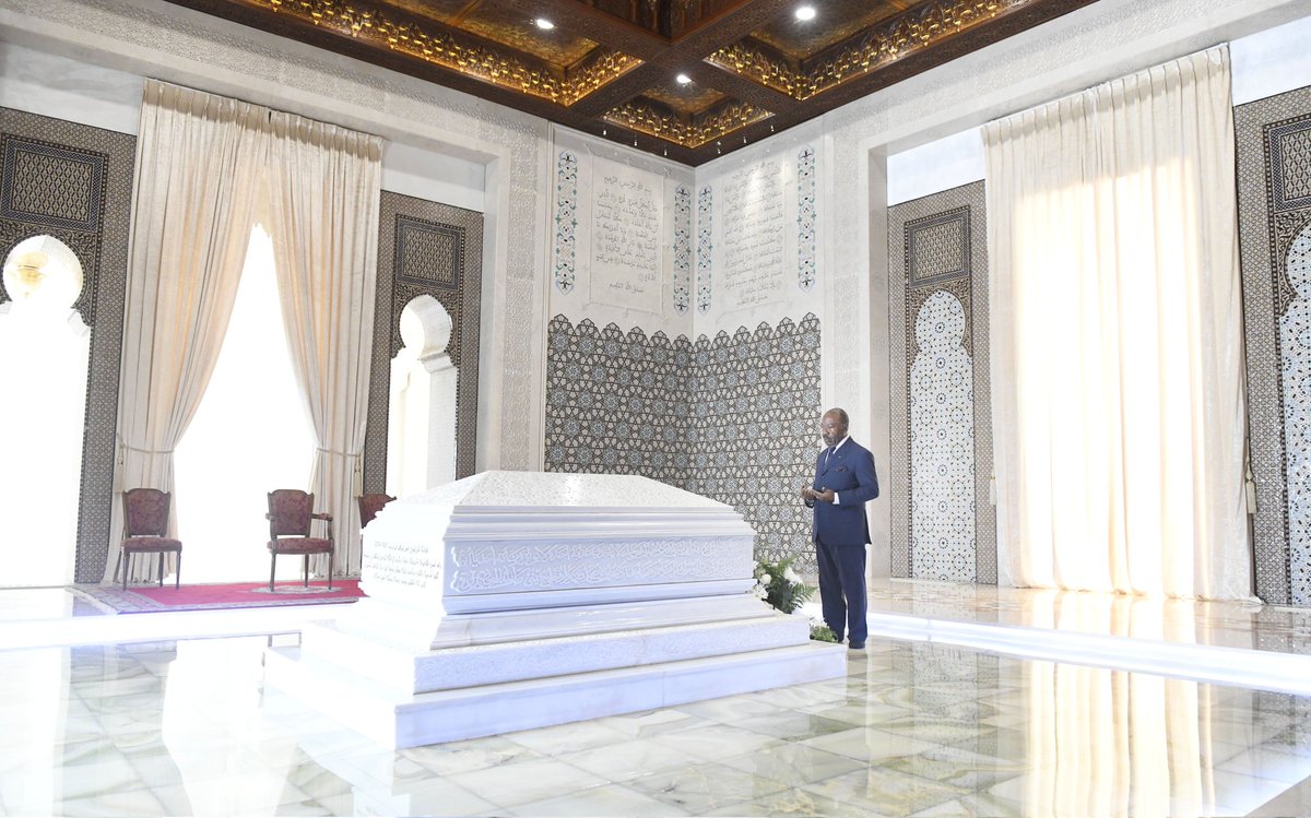 PresidenceGA's tweet photo. #Hommage | À Franceville ce 8 juin 2023, le @PresidentABO s'est incliné au mausolée de Feu Omar Bongo Ondimba, aux cotés de sa famille et des membres du gouvernement. https://t.co/2nqOBeGXsF
