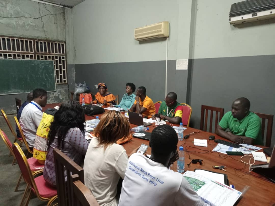 ALIROU's tweet image. J'ai présidé ce jour la réunion de coordination de @FamilyClub237 avec les présence des responsables régionaux Nord, Adamaoua, Extrême Nord, Centre, Est, Ouest, Littoral, Centre. Objectif, évaluation de nos capacité.
@unicefcameroon @UNFPACameroon @unicefcameroon