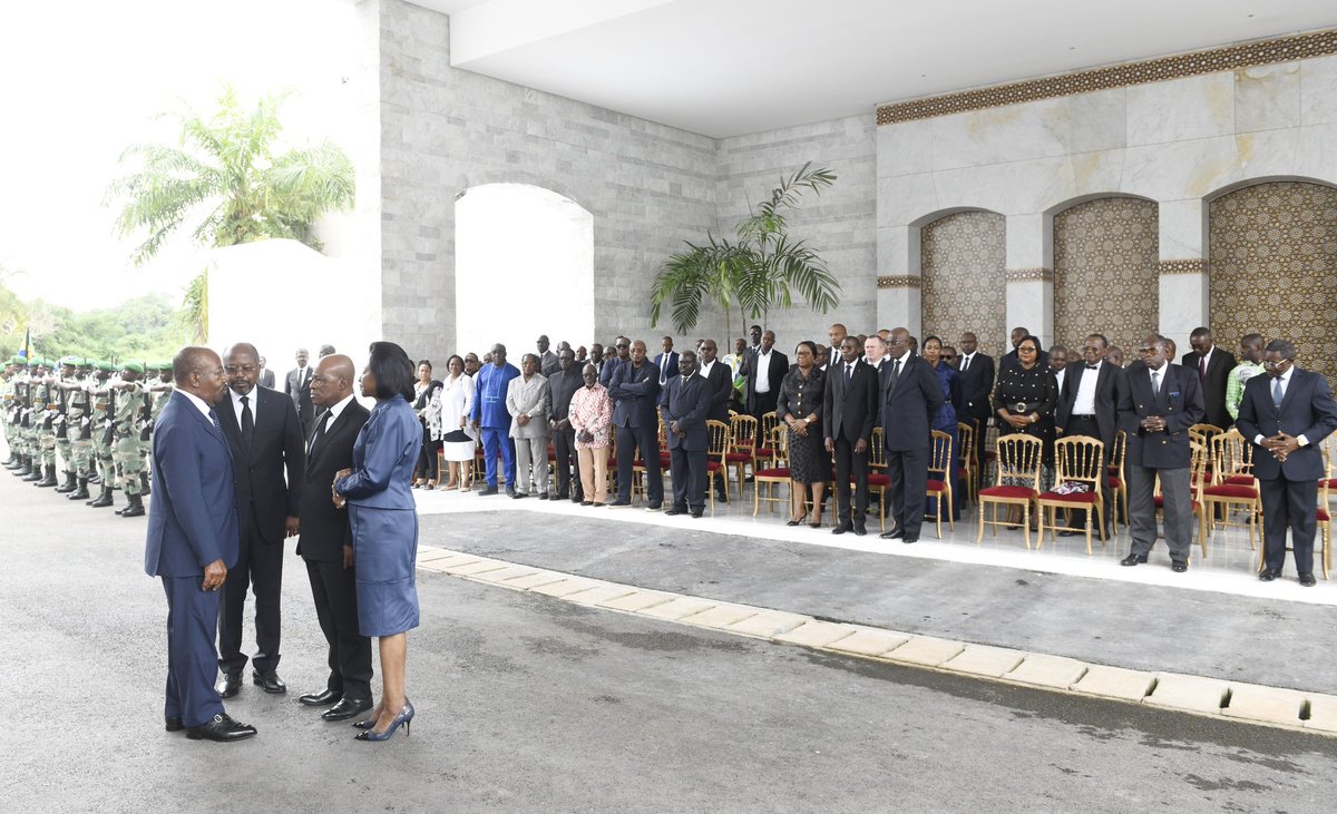PresidenceGA's tweet photo. #Hommage | À Franceville ce 8 juin 2023, le @PresidentABO s'est incliné au mausolée de Feu Omar Bongo Ondimba, aux cotés de sa famille et des membres du gouvernement. https://t.co/2nqOBeGXsF