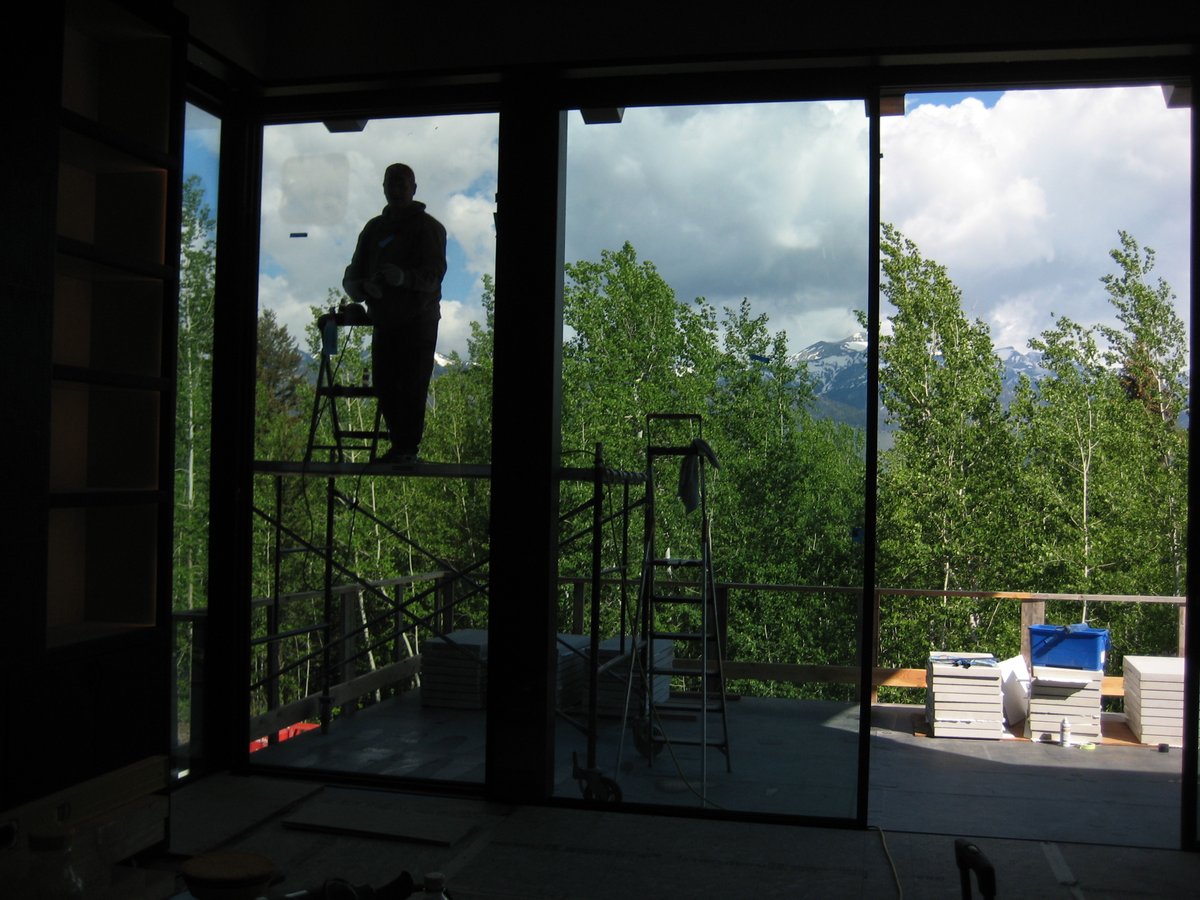 Unscratch's tweet image. Working on a $50M custom home in Jackson, WY.  Literally every piece of glass was scratched...both sides!  Probably about $700K to replace.
#scratchedglassrepair #unscratchthesurface #glassrestoration #glassresurfacing #fixscratchedglass