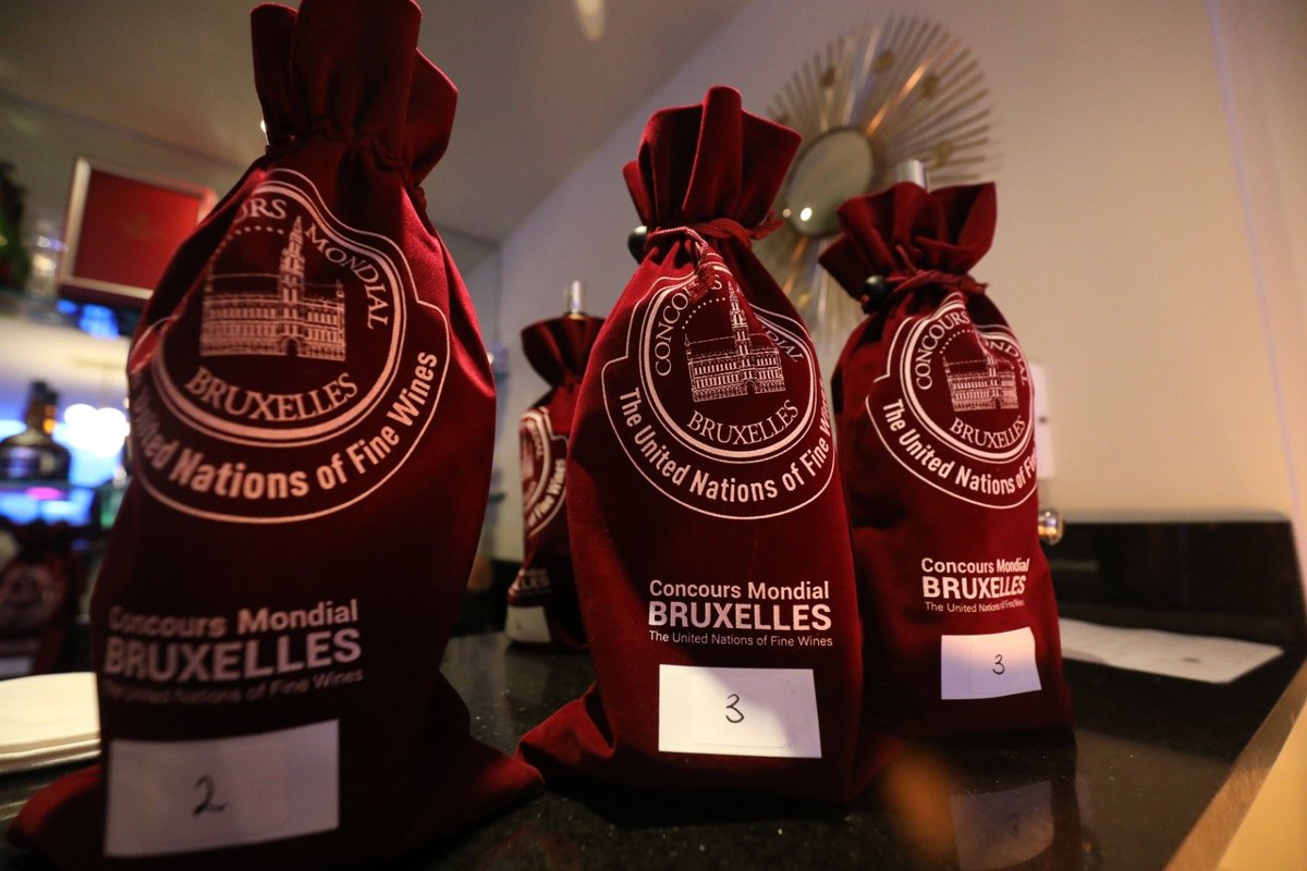 Una probada de lo que nos espera en #AireTinto, 
 fue una cata a ciegas dirigida por <a href="/Carlos_Borboa/">Carlos Borboa</a>, director de <a href="/MexicoSelection/">México Selection by CMB</a> de <a href="/concoursmondial/">Concours Mondial de Bruxelles</a> y una muestra de comida tradicional tlaxcalteca. ¡Una experiencia sensorial completa!