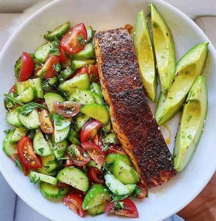 CrumbFood's tweet image. Yummy😋🥑🍅🥒🐟🥗🥗
#icancookchallenge #firstpicchallenge #BOOMchallenge