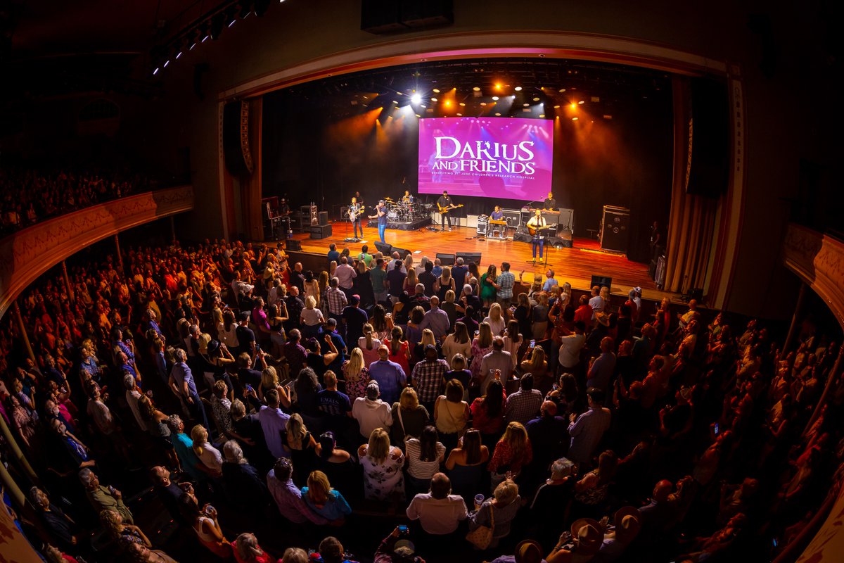 dariusrucker's tweet photo. Every year #DariusAndFriends gets better and better. Thank you to everyone who came to the show, donated, participated in the online auction and played in the golf tournament! We raised an all-time high of $560,000 for @StJude!! AMAZING! (📸: Austin Friedline) https://t.co/jNNdWDNbWu