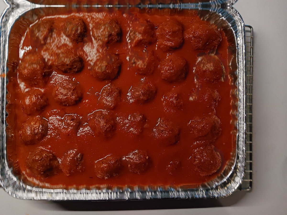 mathhombre's tweet image. #howmany of Karen's albondigas? The oval dish is for 3 of us... how many are we expecting for the rectangular tray we're freezing?