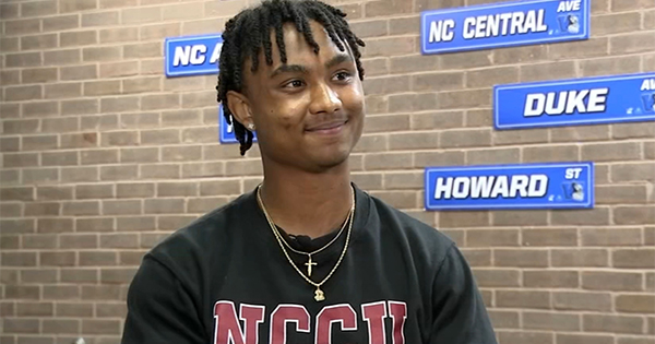 High School Star Football Player Graduates With 4.1 GPA, Chooses HBCU Over Princeton and Duke blacknews.com/news/josh-jone… #blacktwitter #blackexcellence #Blackboyjoy #blackisbeautiful #graduation #graduationday #graduation2023 #hbcu #hbcus #hbcugrad #melanin #melaninpoppin…