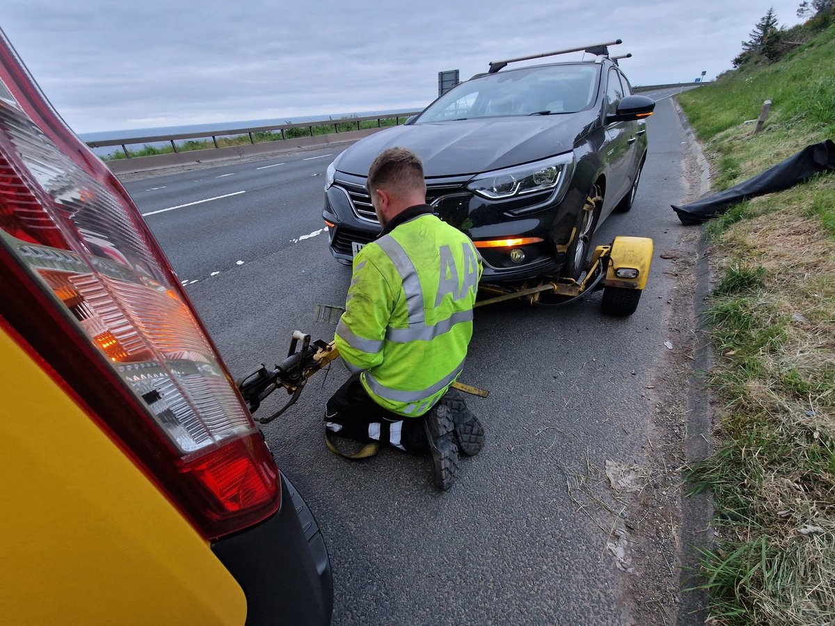 RuthDavidsonPC's tweet photo. Home from work a bit later than expected tonight. My thanks to lovely @TheAA_UK man, Scott from Melrose, who was brilliant. Not all heroes wear capes. https://t.co/IGsSYIC9cJ