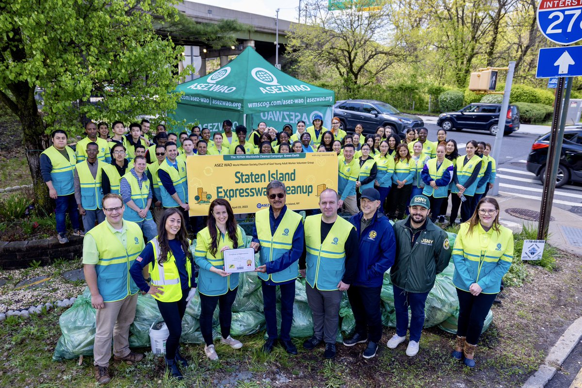 AsezWao's tweet photo. 🌱🚮 Huge thanks to all the volunteers and the office of the Borough President for joining our cleanup in Staten Island, NY! Together, we made a positive impact on our community. #CleanupSuccess #ASEZWAO #ThankYouVolunteers https://t.co/DivlbiPPkQ