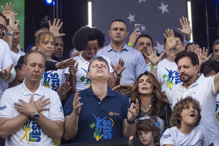 __Lorranna__'s tweet photo. 🚨Prestem muita atenção nesse sujeito, como um vírus, ele está crescendo e se espalhando, um populista em crescimento, sedento pelo poder e apoiado pelos mesmos extremistas que conhecemos. https://t.co/HQZcKirU29