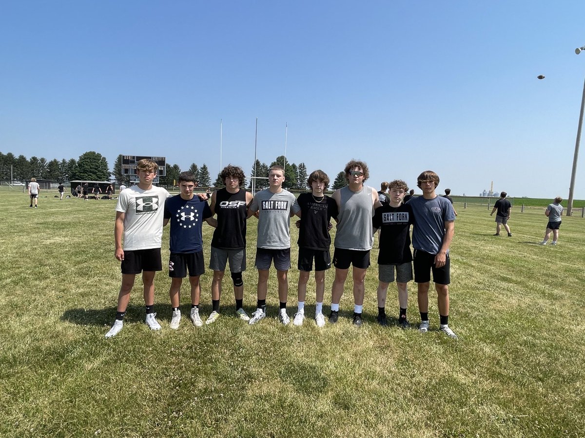 1st huddle competition of the year! We played a Little Rock paper scissors #football today! ⁦<a href="/chew_hayden/">Hayden Chew</a>⁩ team with the win, ⁦<a href="/tylernorton76/">tyler norton</a>⁩ team in 2nd, Evan Webb’s team in 3rd, and ⁦<a href="/HagemanEvan_66/">Evan Hageman</a>⁩ in 4th. Always a great way to end the week!