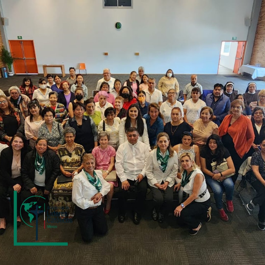 liderescatolico's tweet photo. la profesora motivó a los estudiantes a superar obstáculos y contribuir a la equidad en sus comunidades. #SeBuscanLideres #LideresCatolicos https://t.co/OUIWC9z2zE