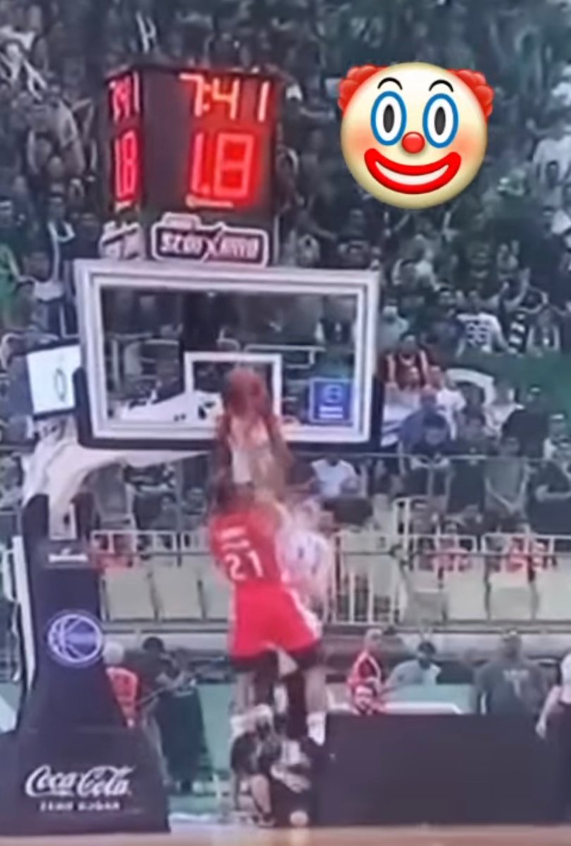 ditsoch's tweet photo. @The_Pet_Way @olympiacosbc See the clown in the photo? That’s you! https://t.co/syjUMtZUVa