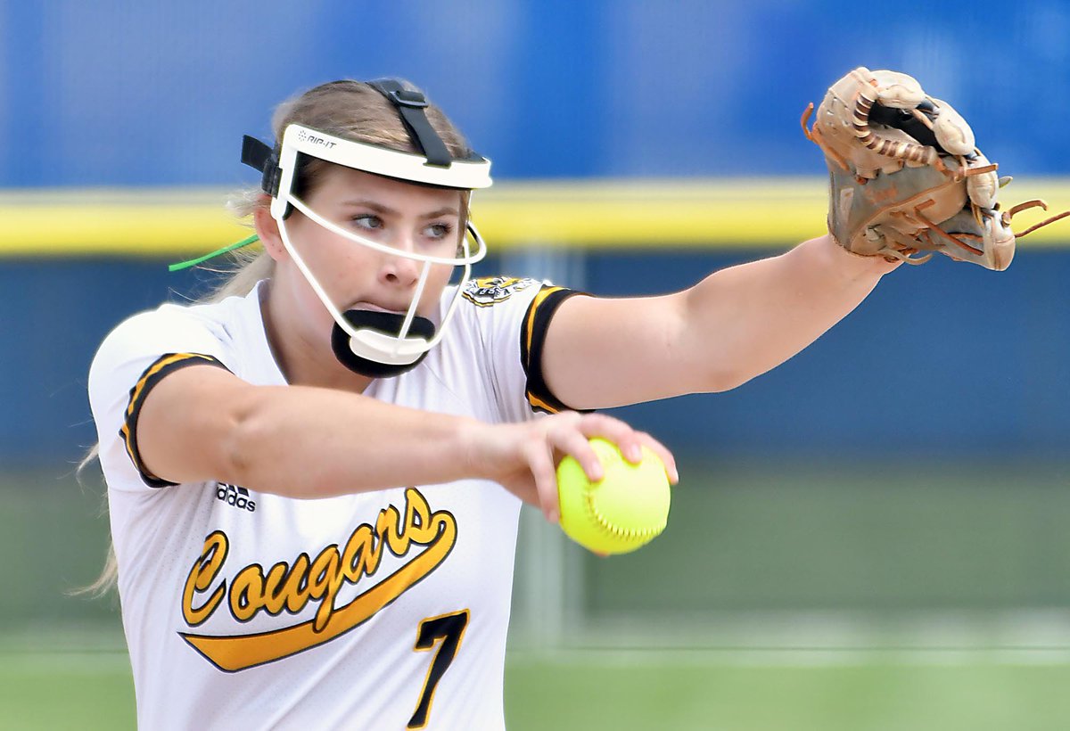 PCphoto's tweet photo. @Mankatonews .@Mankato_East softball on to the semifinals. https://t.co/GsNEjYJZo9