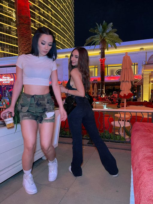 summer nights in sin city https://t.co/lrMhEEPGBh