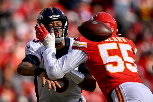 BroncosAve's tweet photo. Frank Clark has given the Broncos a lot of issues over the years.

Glad he’s on our side now. https://t.co/HVT7uIdOqT