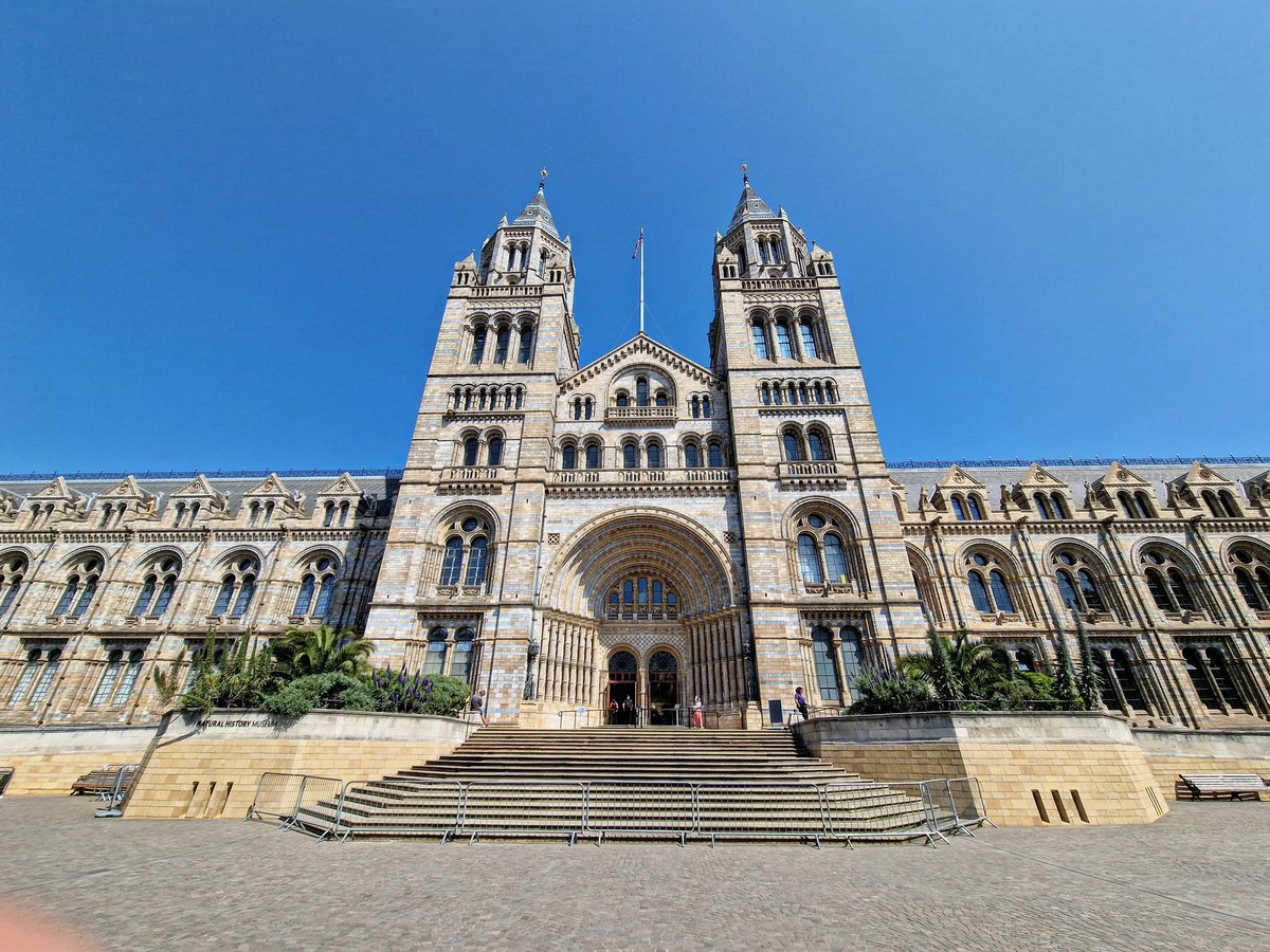 #POTD2023 Day 159. Awesome Architecture. Still takes my breath away every time I see this building. Especially with skies like today. Natural History Museum, what a beautiful example. #potd #picoftheday #pictureoftheday #mylifeinpictures #s22ultra #london #londonstreets #landmark