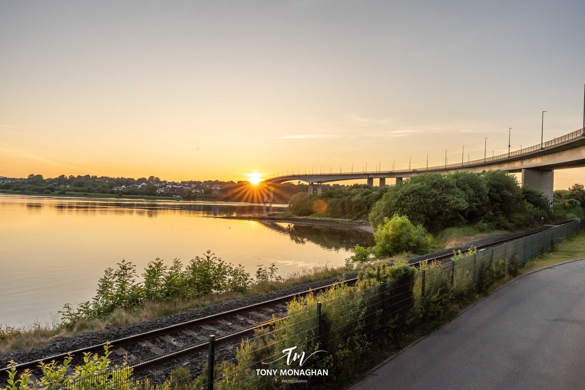 tmonaghanphotos's tweet photo. Sunset at Derry's Foyle Bridge
#Sunset
#Derry
#FoyleBridge
#WatersideGreenway
#NorthernIreland
#Photographer
@barrabest
@WeatherCee
@angie_weather
@bbcniweather https://t.co/KzwOw40d9j