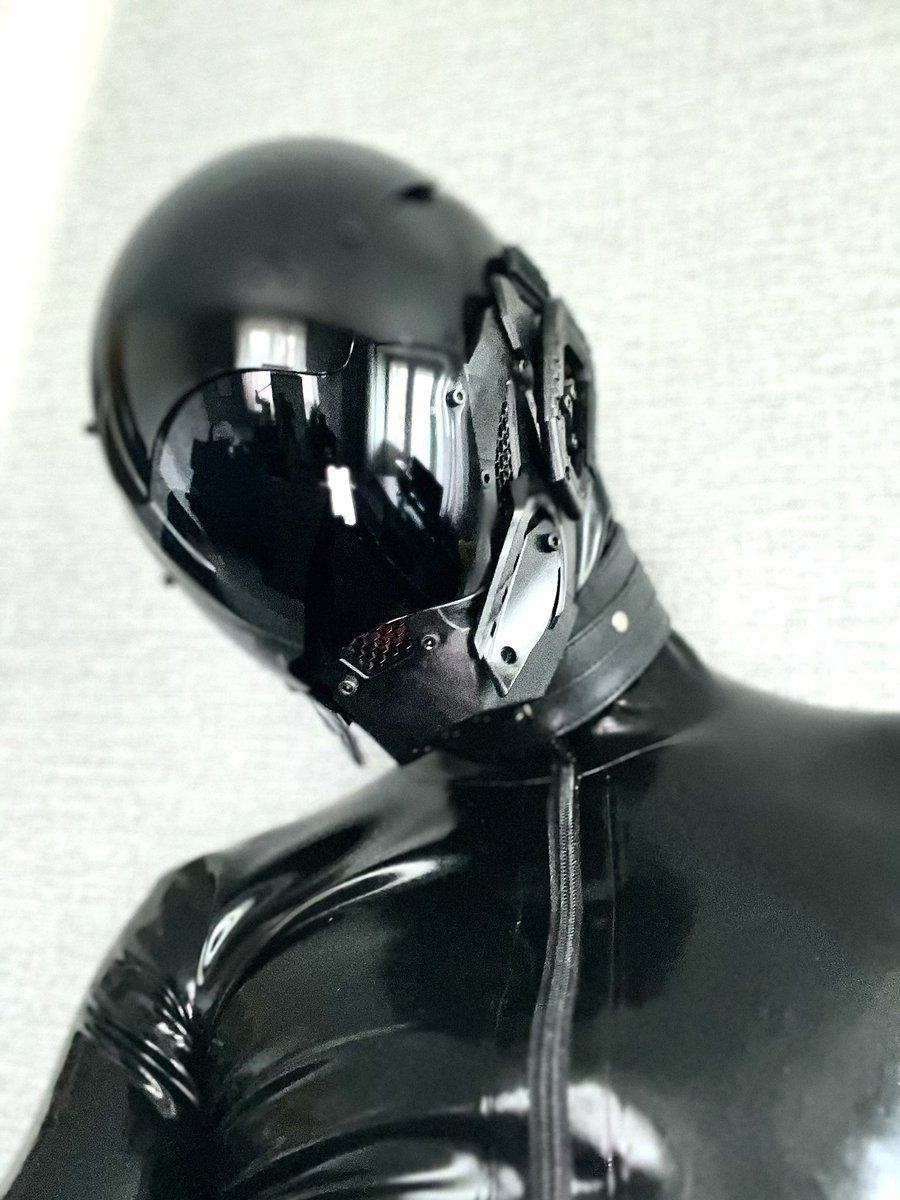Nothing to see here: just a shy and shiny drone for your pleasure. 

#rubber #rubbergay #drone #rubberdrone #sexbot #gayrubber #fullrubber #gasmask #rubbergloves  #latex #gaylatex #rubberfetish #rubbergear #rubberman
