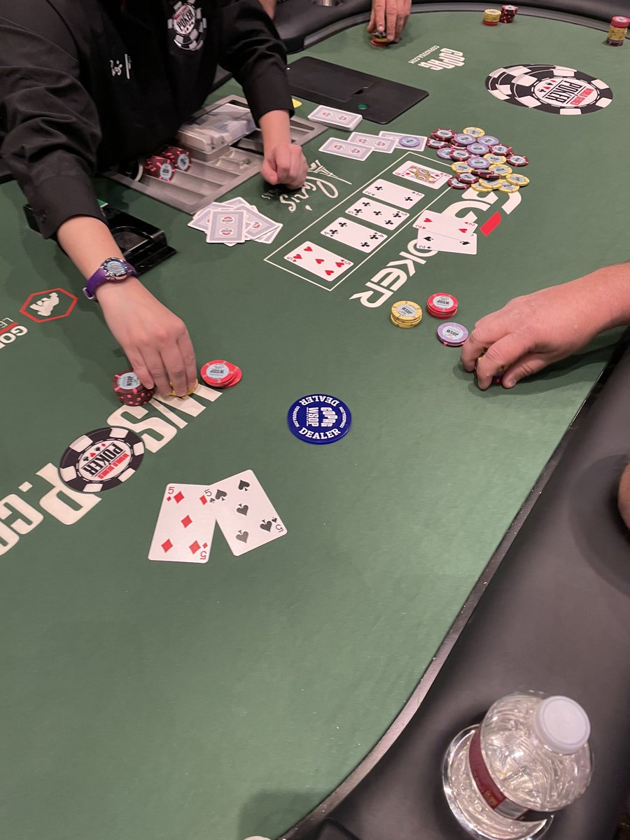 PacoHealy's tweet photo. We out here #Lobaggers grinding and chipping up!!! Let’s go now @DamonSantore let’s #leche these chips!!! @JimmyTheBag @josebouquett @PubSportsRadio @BangingWho #lfsd https://t.co/x8tB47lRsF